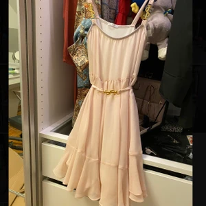 Ida Sjöstedt klänning - Rosa Ida sjöstedt klänning, storlek S. Använd 1 gång