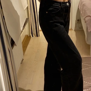 Yoko Monki - Superfina vida jeans från monki i storlek w29