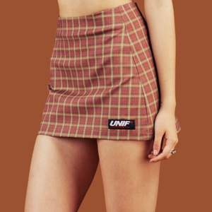 Unif o-ren kjol som nu är slutsåld, säljer den pga att den är för liten så den är inte använd. Stl XS