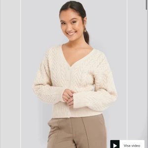 Cardigan - Ljusbeige stickad cardigan från nakd, OANVÄND nypris 399kr