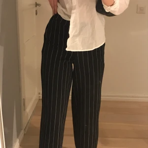 Byxor GinaTricot - Vida byxor från ginatricot💕 Pris: 120kr +frakt