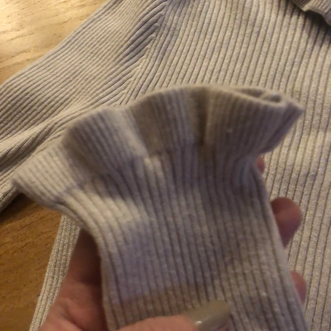 Beige tröja med fina detaljer  - 91