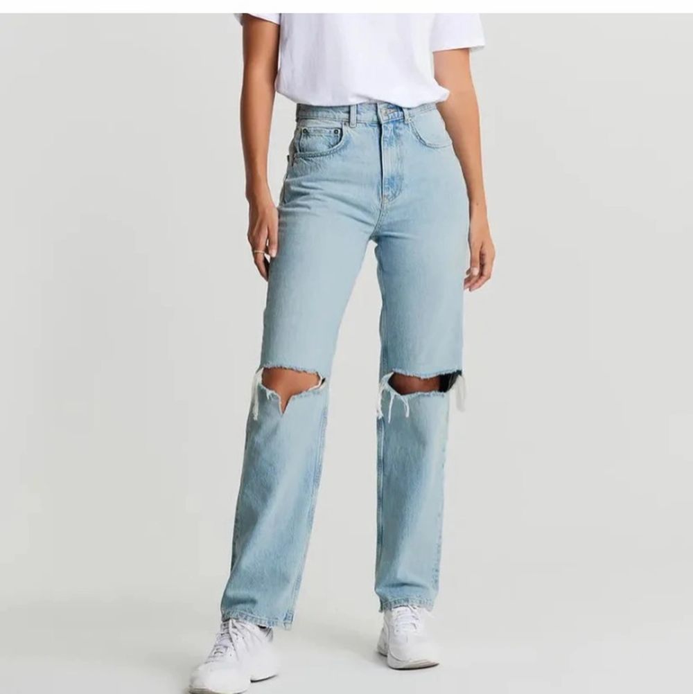 Säljer dessa populära jeans från Ginatricot🌈 helt nya och oanvända🥰. Jeans & Byxor.