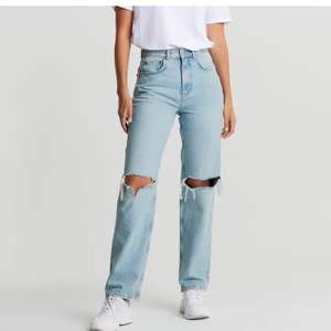 Säljer dessa populära jeans från Ginatricot🌈 helt nya och oanvända🥰
