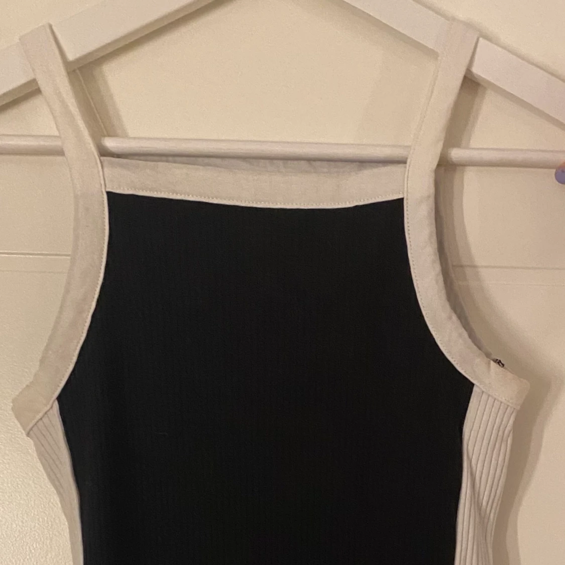 Ribbad klänning från Monki! - 90