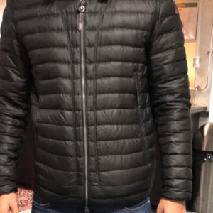 Parajumper herr - Tunn parajumper vår/höst jacka, stl M passar en stor S också. Inget fel på jackan 