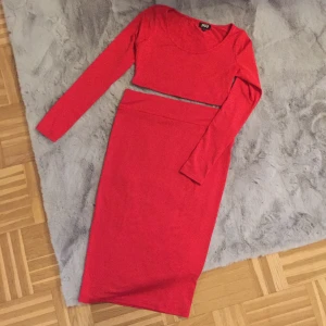 Bodycone dress - Stl S men passar XS också. Så gott som nytt. Stretchigt material. Stark röd färg.