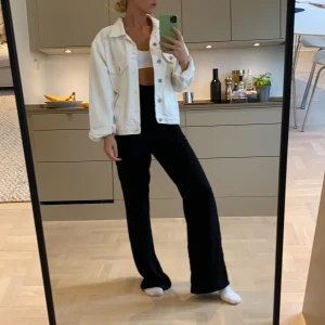 Vit jeansjacka från brandy Melville  - Frakt tillkommer 63kr