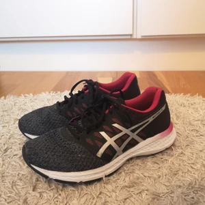 Löparskor - Små i storleken. 