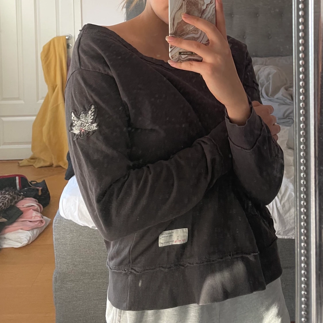 Sweatshirt