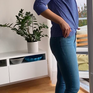 Levi’s 710 Super Skinny - Älskar modellen men säljs pga fel storlek. Oanvända eller möjligtvis använd 1-2 gånger. Storlek W 26 L 30.