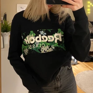 Reebok tröja - Svart sweatshirt med tryck från Reebok.