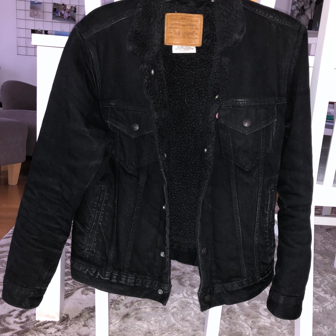 Äkta Levisjacka, varm och skön. Svart. strl:S