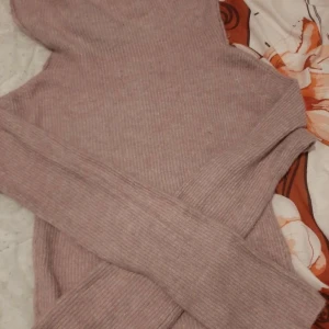 Ginatricot stickad storlek S - Använd 1gång 