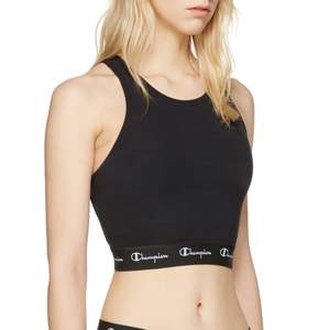 Black Champion crop top size XS. Used a couple of times, great condition! Price new 350 SEK.