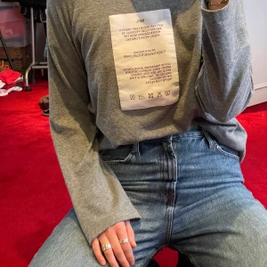 Tröja med tvättlappstryck! - Cool grå tröja med tvättlapstryck från zara! Storlek s. Startpris är 70kr! 