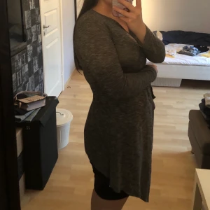 Kofta - Superfin kofta som aldrig används, i fint skick. Köparen står för frakten OBS finns billigare frakt men paketet är isåfall inte spårbart!