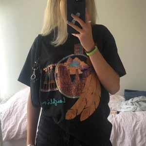 T-shirt - Säljer min fina t-shirt från Beyond retro som jag använt endast 2 gånger.