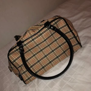 Fin handväska  - Nyskick! 