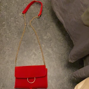 Gina tricot - Snygg väska från Gina trixig säljer för 75kr