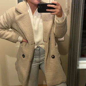 Teddyjacka - Teddyjacka i storlek S/M, använd ett fåtal gånger. 