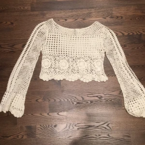  - en boho inspirerad topp från hm divided! Modellen är lite kortare så gör sig supersnygg till en högre midja! Utsvängda armar. 