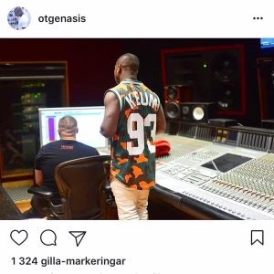  - Kéum clothing Jersey linnen. Finns i storlekarna Small, Medium & Large. As seen on O.T. Genasis (in in love with the coco)  Skriv PM vid frågor.