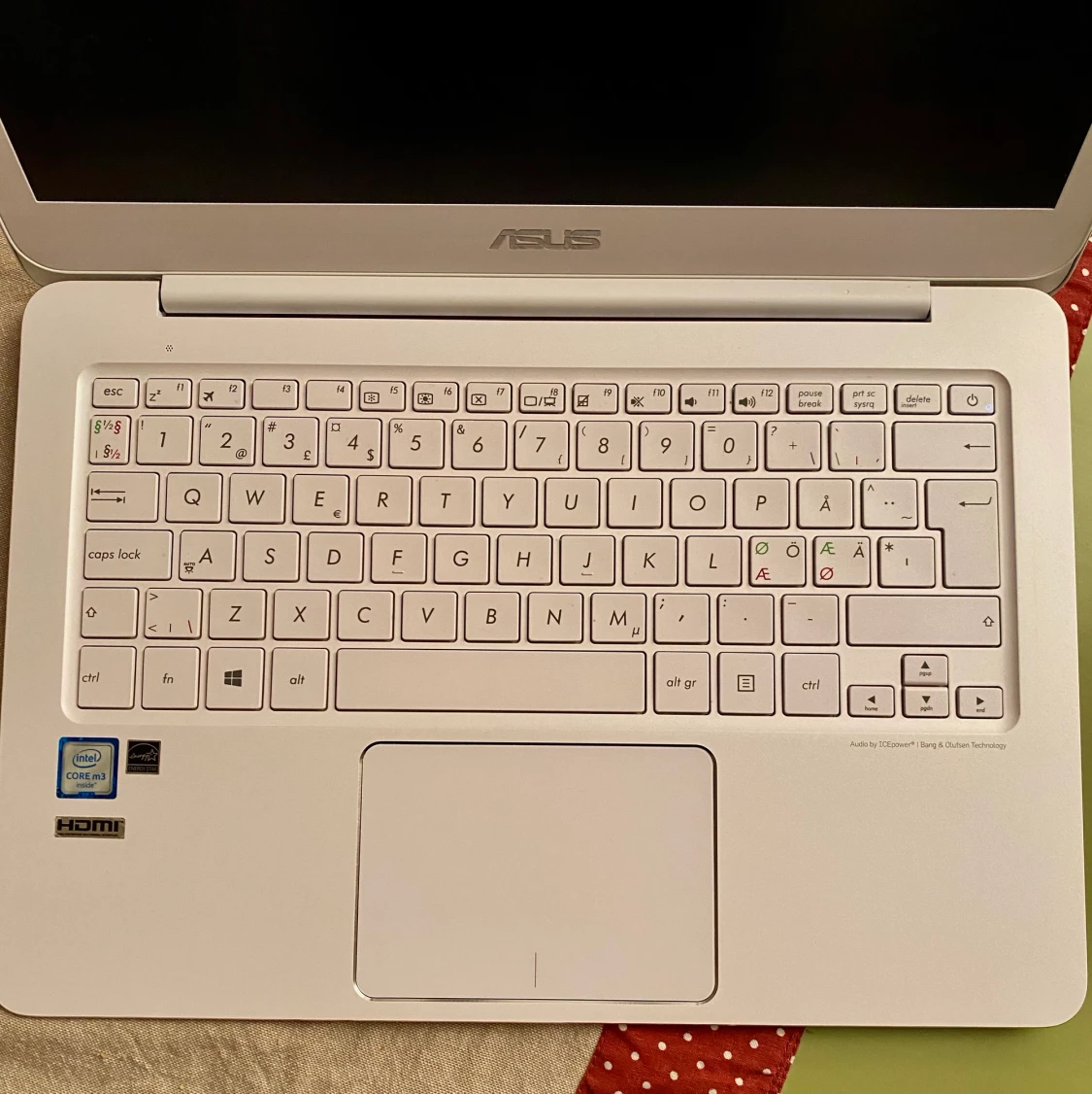 Asus ZenBook UX305CA - 91