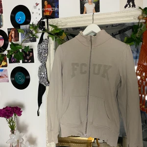 Zip up tröja  - Supercool tröja! Frakt: 63kr💕🧸