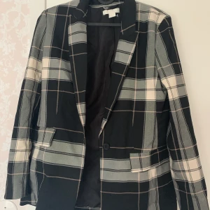 Rutig Blazer - Från HM och aldrig använd 💓💓