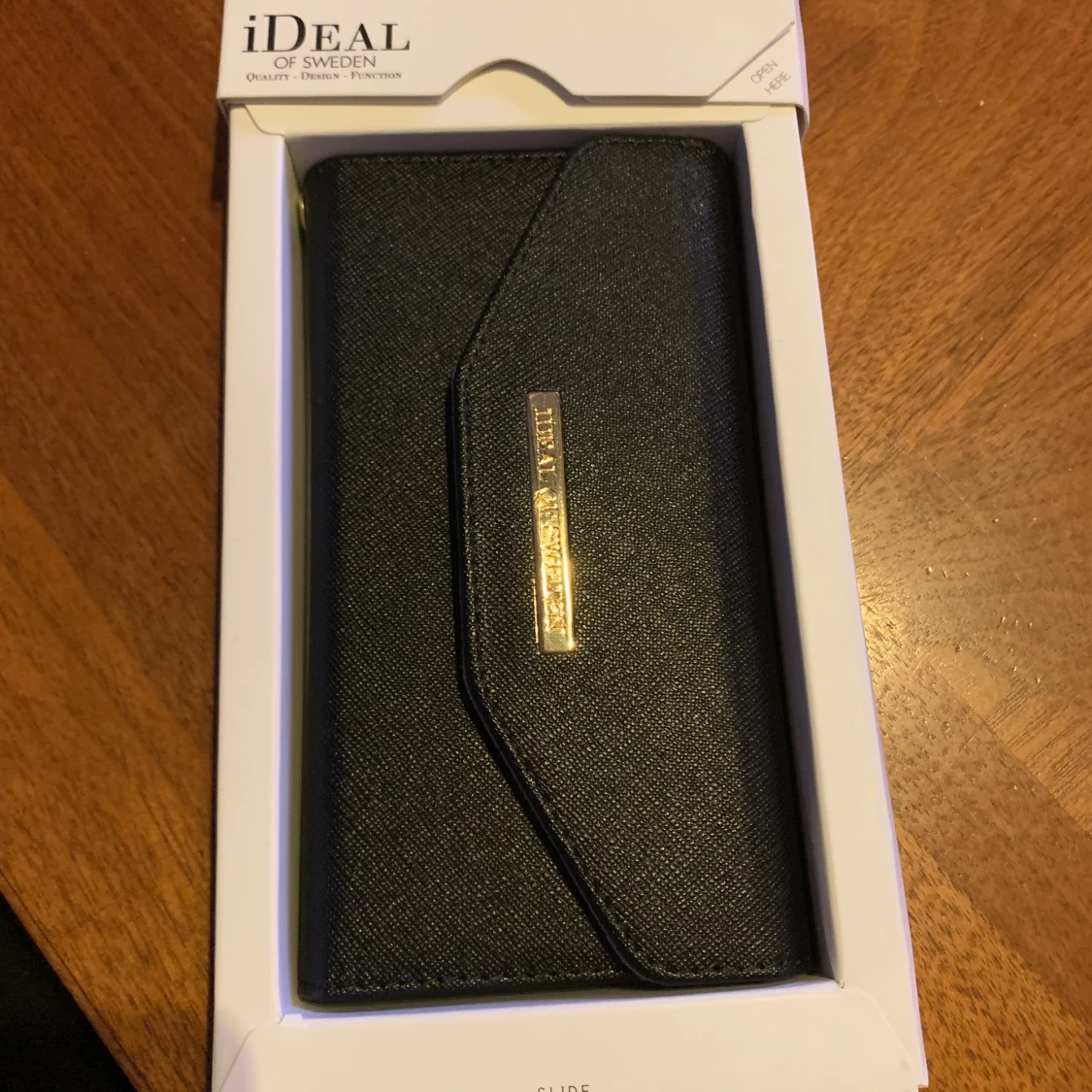 Ideal of Sweden, Mayfair clutch - 90