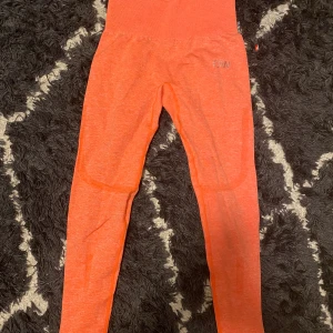 Iciw seamless tights storlek xs - Träningstights storlek xs från Iciw💖 sitter jättefint och väldigt sköna🤩 säljer för 250+ frakt (pris kan diskuteras)💕