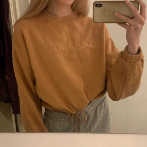 Sweatshirt från primark - ”Brun” sweatshirt från primark i storlek xs. Köpt sommaren 2019 och använd 5 gånger 