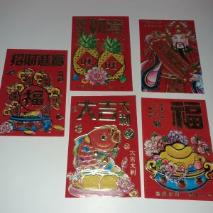 Kinesisk röd kuvert  - Röda kuvert är också populära gåvor för födelsedagar och bröllop  10 kr st.