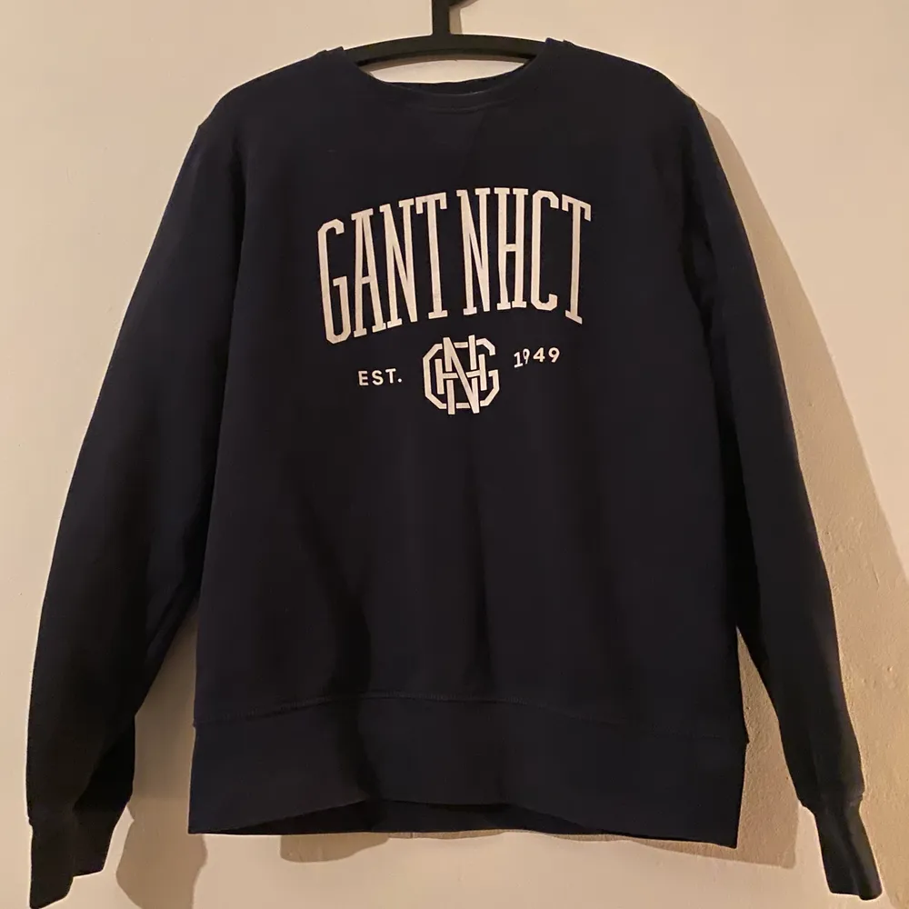 Gant sweatshirt stl L men mer som en M. Köparen står för frakten. Tröjor & Koftor.