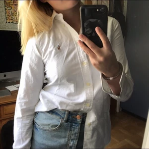 Ralph lauren skjorta - Supersnygg skjorta från Ralph lauren. Strl xs men passar mig som brukar ha s/m enligt bilderna 😊✨