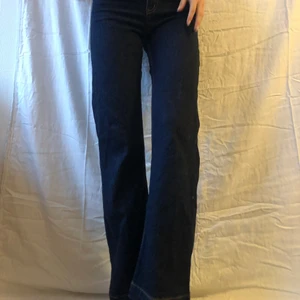 Flare/baggy jeans - SVINSNYGGA jeans från Carin Wester som inte vår någon användning. Fint skick!! 