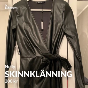 Nelly skinnklänning - Helt ny storlek S, kan passa även M då den justeras med bandet