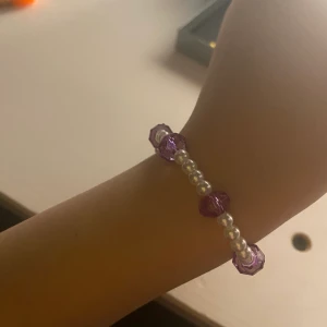 Pärlarmband  - Oanvänt och handgjort pärlarmband!! Skriv för fler bilder och/eller frågor)) köp gärna!