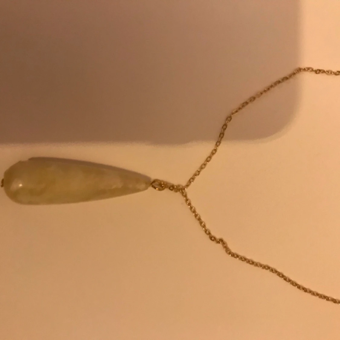 Halsband med vit sten - 91