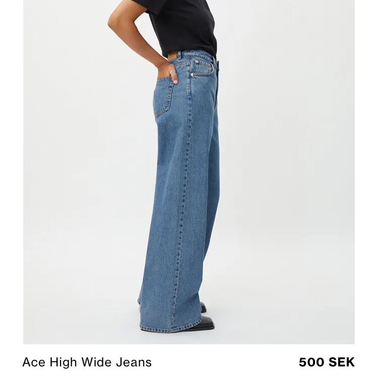 Jeans från weekday i modellen Ace storlek w25 L32 (slutsålda på weekdays hemsida) köpta här på Plick men aldrig använda av mig då dem är för små, fint skick! Bilderna är lånade från weekdays hemsida. Buda i kommentarerna från 200kr +frakt. Jeans & Byxor.