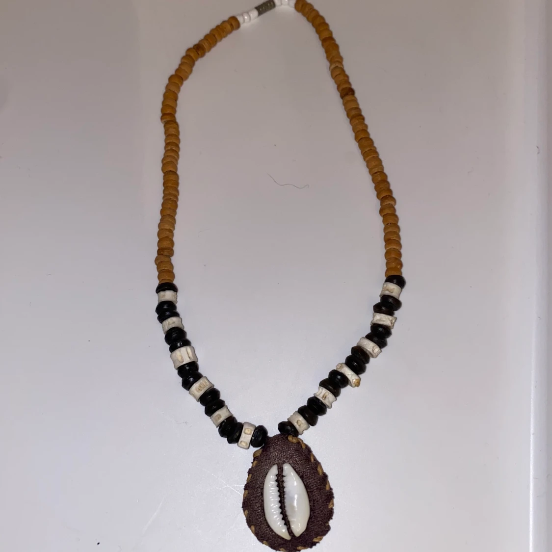 Halsband med snäcka  - 90