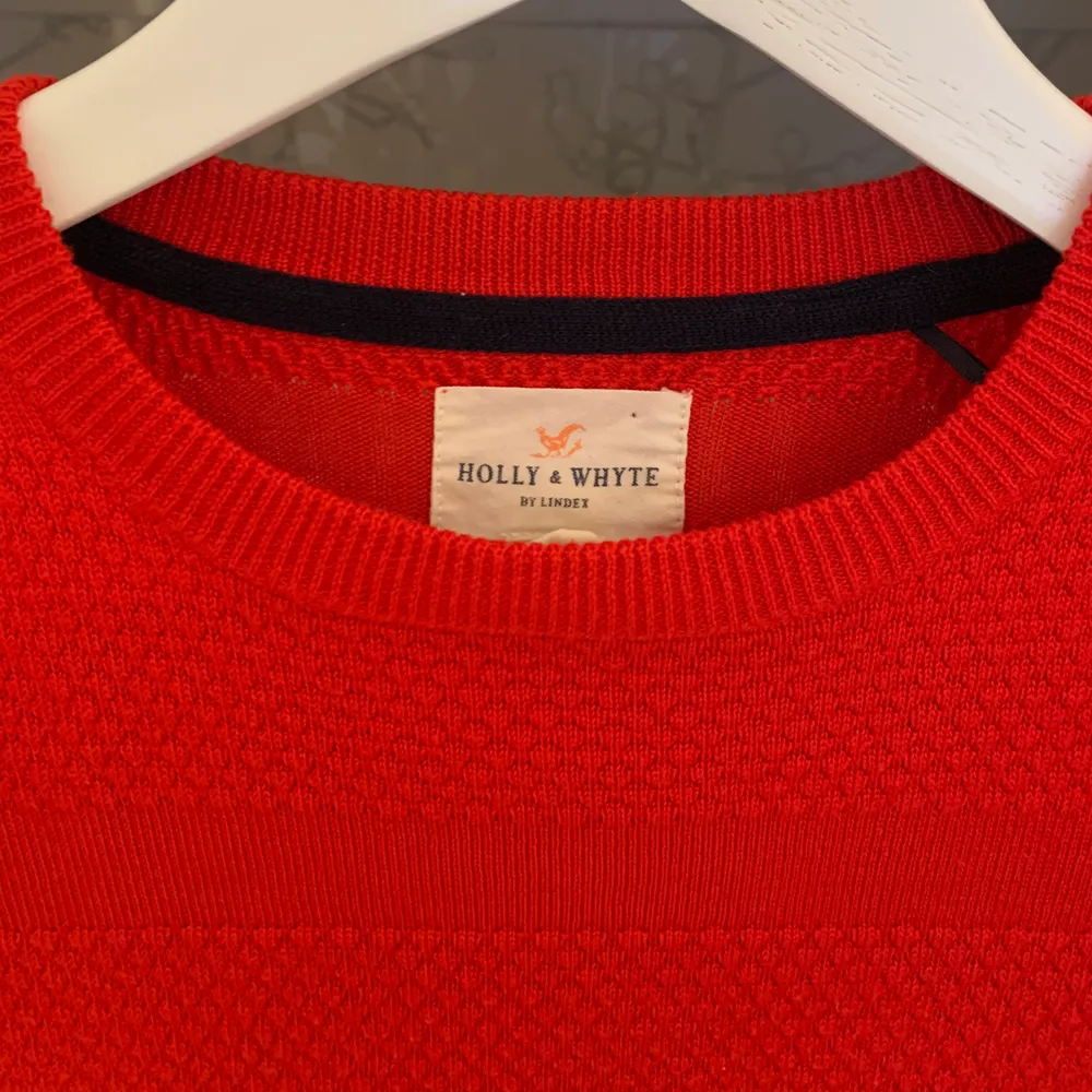 Säljer denna söta tröjan från Lindex i storlek xs. Bra skick! Pris+frakt💓. Stickat.