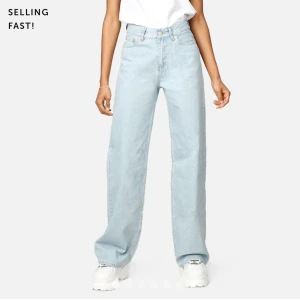 Wide leg jeans - Superfina jeans från Junkyard. Sparsamt använda och i fint skick! Köparen står för frakten. Skriv för fler bilder💞 