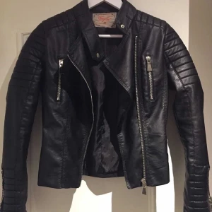 chiquelle jacka 38 - finns även en i 36 150kr/st 