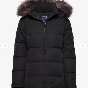 Svea Alicia New Jacket - Köpte jackan för lite mer än ett år sedan 🤍 Strl XL men skulle säga att den är mer M-L i storleken 🤍✨ Köpt för 1700kr ✨ Priset kan diskuteras vid snabb affär ✨