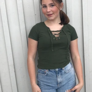 Grön snöras tröja - Jag säljer denna tröja för att jag inte använder den längre