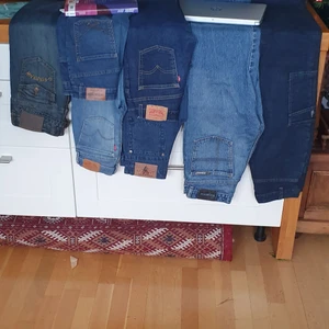 Vintage byxor G,star, Levi's,polo, Chevy och Lee byxor  - Säliar olika typer av byxor som är trending numed olika styl.Baggy, långmidjan, täjt, high waist  and boy to girl stylig. I mycket bra skick och passar 27_30.Finns fler bilder. Och de har olika priser.från 300
