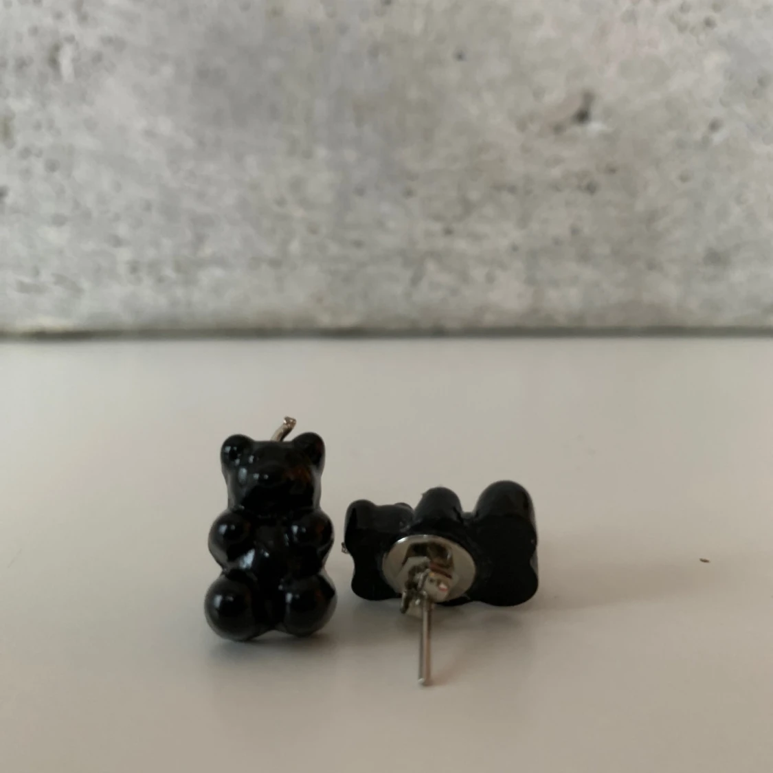 Svarta gummibjörns örhängen 