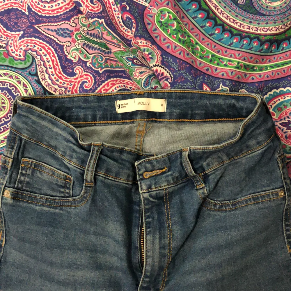 Molly high waist jeans budgivning från 100kr😁Betalning sker via Swish eller kontant. Skriv via Plick dm. Om jag ska skicka kostar frakt 66kr. Budgivning sker i kommentarerna. Använder Plick SafePay.. Jeans & Byxor.